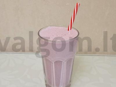 Pieno kokteilis su vyšniomis ir medumi pagrindine nuotrauka