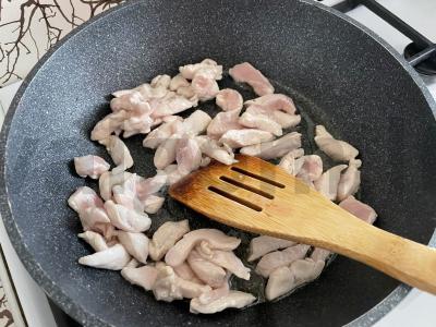 Azijietiška makaronai su daržovėmis ir sezamo sėklomis Žingsnis 1