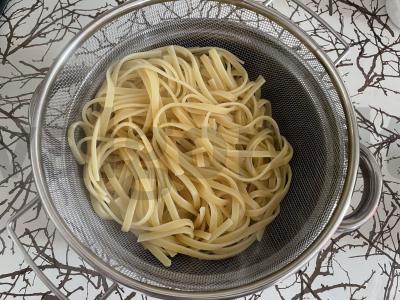 Azijietiška makaronai su daržovėmis ir sezamo sėklomis Žingsnis 4