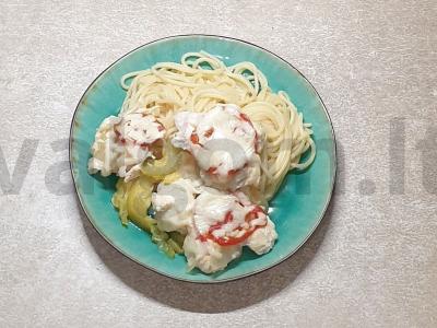 Švelni vištienos filė, kepta su daržovėmis pagrindine nuotrauka