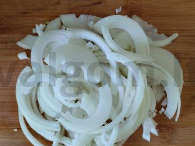 Troškinta burokėliai su raugintais kopūstais ir pomidorais Žingsnis 2