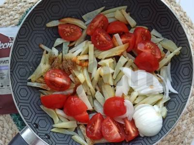 Kepta bulvė su vyšniniais pomidorais grietinėje Žingsnis 4