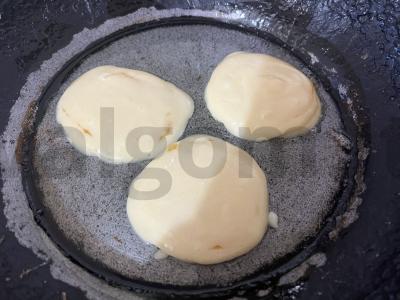 Kvapnūs mini blynai su abrikosų džemo įdaru Žingsnis 12