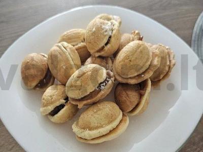 Namų sausainiai „Riešutai“ su kondensuotu pienu ir kokosų drožlėmis pagrindine nuotrauka