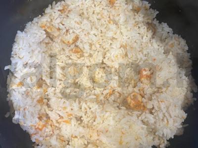 Plovas su vištiena lėtoje viryklėje pagrindine nuotrauka