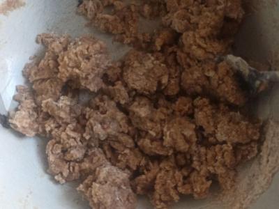 Galetė su slyvomis ant rauginto tešlos ir viso grūdo miltų Žingsnis 1