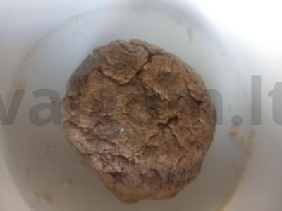 Galetė su slyvomis ant rauginto tešlos ir viso grūdo miltų Žingsnis 2