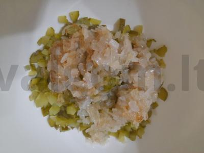 Salotos su korėjietiška morkų, vištienos kepenėlėmis ir marinuotais agurkėliais Žingsnis 7