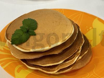 Švelnūs blynai su pienu pagrindine nuotrauka