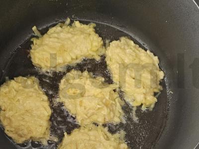 Bulvių blynai su grietine Žingsnis 2