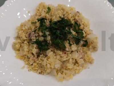 Bulguras su kiaulienos troškiniu pagrindine nuotrauka