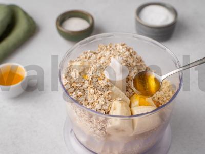 Kakavos ir bananų batonėliai su graikiniais riešutais Žingsnis 2