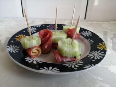 Užkandis su salsichon dešra „Ant danties“ pagrindine nuotrauka