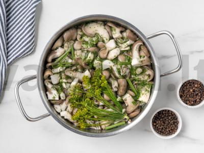 Greitai marinuoti pievagrybiai Žingsnis 4