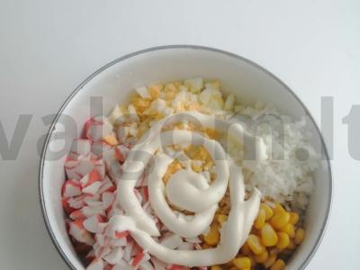 Krabų salotos su žolelėmis ir kukurūzais Žingsnis 5