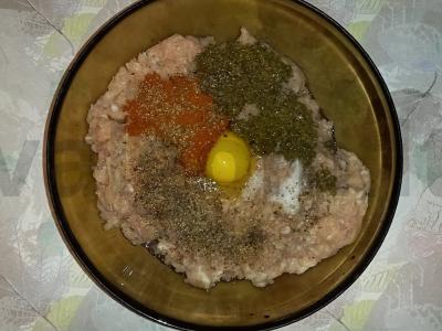 Mėsos kotletai su cukinija „Prival“ Žingsnis 3