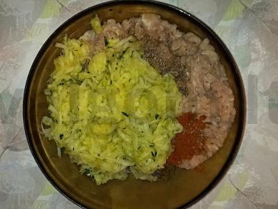 Mėsos kotletai su cukinija „Prival“ Žingsnis 4