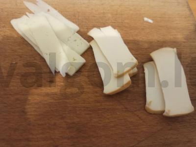 Užkandis su pomidoru „Sūrio kalbos“ Žingsnis 1