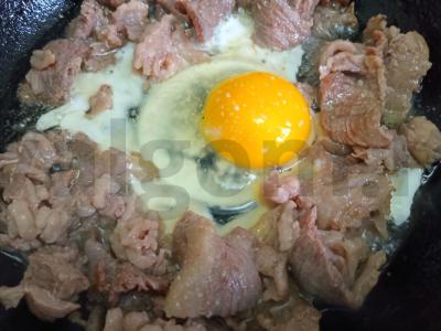 Pusryčiai iš kiaušinio, jautienos bekono ir kuskuso Žingsnis 2