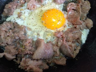 Pusryčiai iš kiaušinio, jautienos bekono ir kuskuso Žingsnis 3