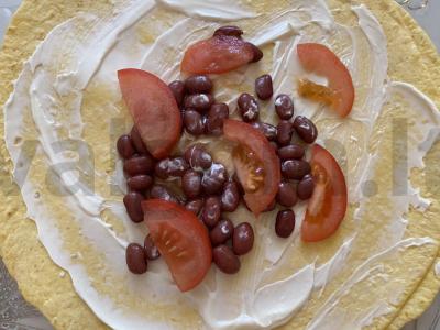 Raudona pupelė su agurku ir pomidoru lavaše Žingsnis 2