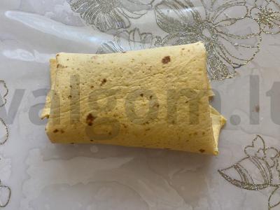 Raudona pupelė su agurku ir pomidoru lavaše Žingsnis 4