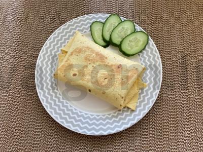 Raudona pupelė su agurku ir pomidoru lavaše pagrindine nuotrauka