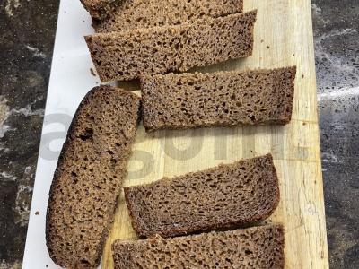 Česnakiniai skrebučiai iš Borodino duonos Žingsnis 1