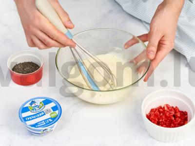 Čia pudingas su braškėmis ir bananais Žingsnis 2