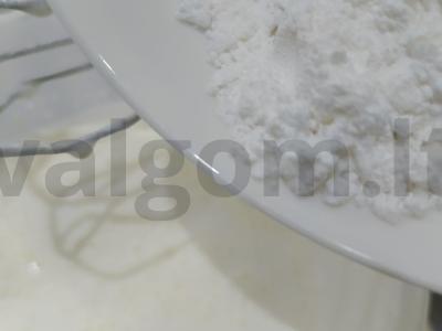 Skanus kremas medovikui „Grietinėlė ir grietinė“ Žingsnis 3