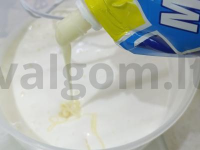 Skanus kremas medovikui „Grietinėlė ir grietinė“ Žingsnis 5