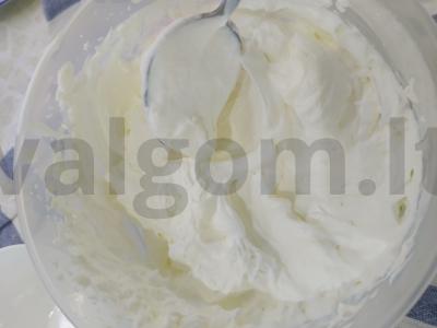 Skanus kremas medovikui „Grietinėlė ir grietinė“ Žingsnis 8