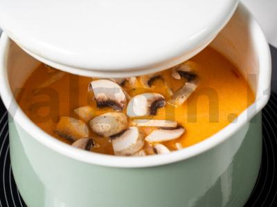 Tom Yum su vištiena ir krevetėmis Žingsnis 10