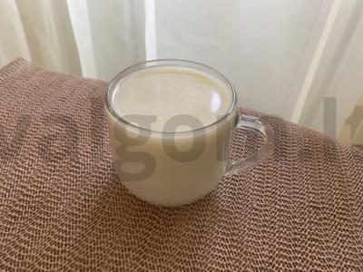 Matcha arbata su imbieru ir kardamonu pagrindine nuotrauka