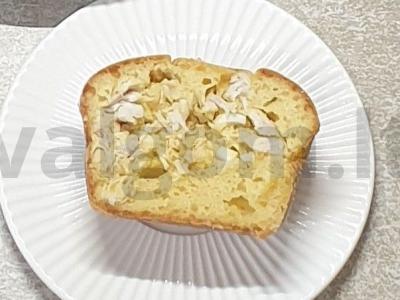 Vištienos, kiaušinio ir svogūno pyragas pagrindine nuotrauka