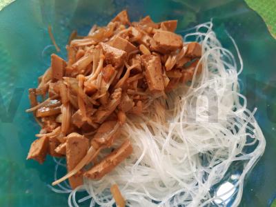 Funchosa su enoki grybais ir tofu Žingsnis 4