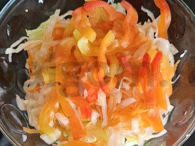 Salotos su kukurūzais ir Pekino kopūstu Žingsnis 2