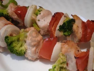 Aštrus vištienos šašlykas, keptas su daržovėmis pagrindine nuotrauka