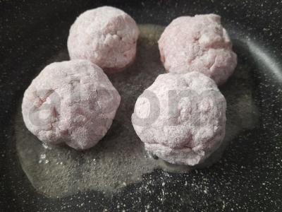 Sultingi kotletai su svogūnais pietums Žingsnis 7