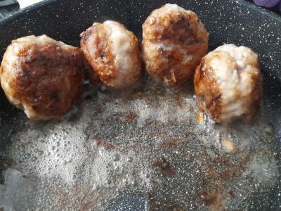 Sultingi kotletai su svogūnais pietums Žingsnis 9