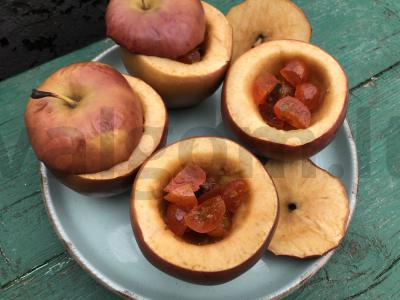 Kepti obuoliai su kumkvatu ir medumi pagrindine nuotrauka