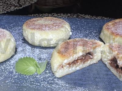 Sūrio blynai su šokoladu pagrindine nuotrauka