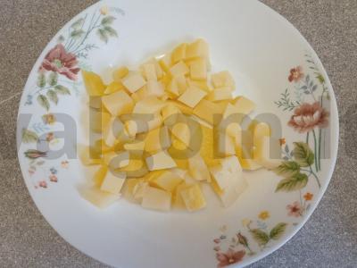 Bulvių salotos su korėjietiška morkų salotomis Žingsnis 1