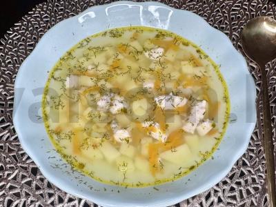 Paprastas vištienos sriuba pagrindine nuotrauka