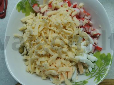 Salotos su krabų lazdelėmis ir žirniais Žingsnis 3