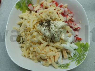 Salotos su krabų lazdelėmis ir žirniais Žingsnis 4