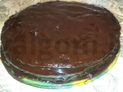 Tortas „Praga“ su kondensuotu pienu pagrindine nuotrauka