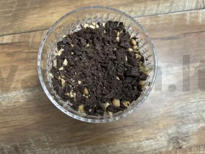 Desertas su šokoladu ir riešutais per 5 minutes Žingsnis 5