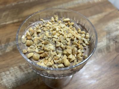 Desertas su šokoladu ir riešutais per 5 minutes pagrindine nuotrauka