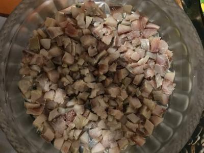 Salotas „Silkė po kailiu be svogūnų“ Žingsnis 1